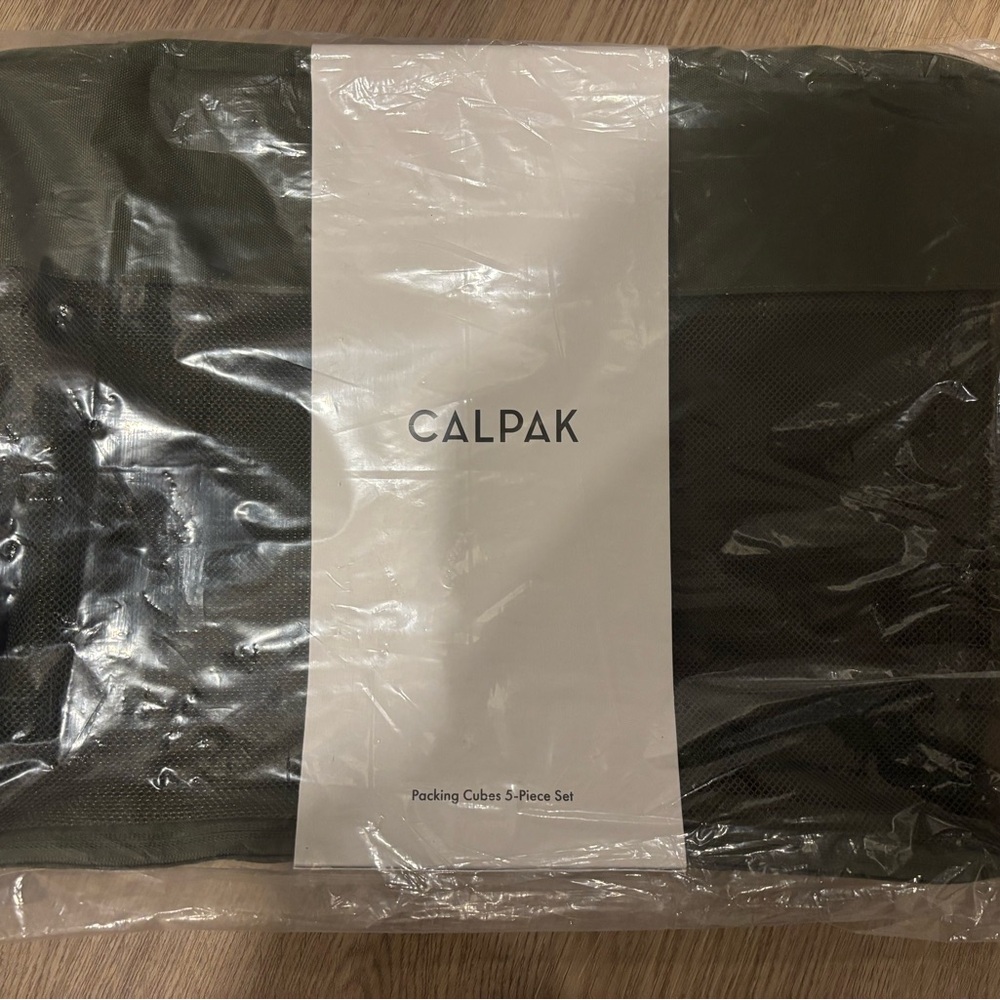 Calpak NWT Packing Cubes 5-Piece Set in Moss (Unopened)
